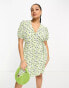 Фото #4 товара Glamorous Curve short sleeve wrap mini dress in green retro floral