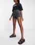 Miss Selfridge – Mit Nieten besetzte Jeansshorts in verwaschenem Schwarz Черный, 36 - фото #3