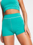 HIIT shorts with piping