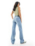 Фото #1 товара Stradivarius Petite straight leg jean in medium wash blue