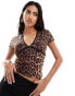 Фото #1 товара Kaiia slinky v neck top in leopard