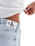 Фото #4 товара Calvin Klein Jeans mom jean wrap waist in light wash