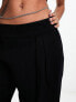 Фото #3 товара Abercrombie & Fitch pleated wide leg linen trouser in black
