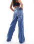 Tommy Jeans Daisy low waisted jeans in light wash Голубой, W26 L30 - фото #4