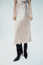 Фото #3 товара Атласное платье миди со сборкой на поясе ZARA