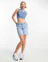 Фото #4 товара Tommy Jeans cropped denim vest in mid wash