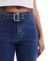 Фото #5 товара Urban Bliss buckle detail low rise bootleg jeans in mid wash blue