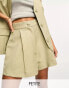 Фото #1 товара River Island Petite – Elegante Shorts in Khaki, Kombiteil