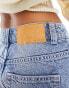 Фото #4 товара ASOS DESIGN Petite denim relaxed short in midwash blue