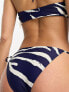 4th & Reckless – Neena – Bikinihose in Marineblau mit Zebramuster und seitlicher Schnürung