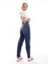 Фото #1 товара Levi's High waisted mom jean in dark wash navy