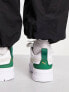 PUMA – Mayze – Sneaker in Weiß mit grünem Detail