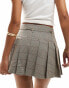 Фото #2 товара Stradivarius pleated mini skort with tie detail in brown check