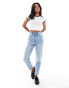 Фото #5 товара Bershka Petite comfort fit mom jean in light blue