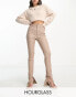 Фото #1 товара ASOS DESIGN Hourglass – Eng geschnittene, beschichtete Schlagjeans aus Powerstretch in Beige mit geschlitztem Saum