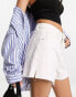 Фото #6 товара Urban Revivo high waist denim shorts in white