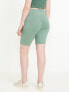 Фото #6 товара Extra High-Waisted PowerChill Biker Shorts -- 8-inch inseam