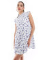 Wednesday's Girl tiered ditsy print mini smock dress in white and blue Белый/Синий, S - фото #2