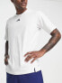 adidas Training – Train Icons – T-Shirt in Weiß mit 3-Balken-Logo mit Farbverlauf
