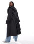 Фото #4 товара ASOS DESIGN Curve – Gummierter Regen-Trenchcoat in Schwarz mit Kapuze und Gürteldetail