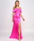Фото #1 товара Juniors' Satin Ruched Off-The-Shoulder Gown