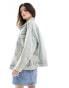 Фото #4 товара Tommy Jeans Daisy oversized denim jacket in light wash