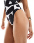 ASOS DESIGN Sheri square neck scoop back swimsuit in mono abstract abstraktes Muster in Monochrom, 32 - фото #4