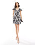 Фото #2 товара ASOS DESIGN v neck flutter sleeve mini tea dress in mono blurred floral print