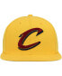 Фото #3 товара Бейсболка Mitchell & Ness мужская Сleveland Cavaliers золотая Side Core 2.0 Snapback Hat