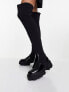 ASOS DESIGN – Kimmy – Flache Overknee-Stiefel in Schwarz mit dicker Sohle, weite Passform