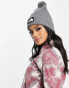 The North Face logo patch bobble hat in grey - фото #6