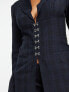 Фото #4 товара COLLUSION fitted check blazer with hook and eye detail in navy check