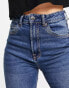 Фото #4 товара Stradivarius slim mom jean with stretch and rip in medium blue