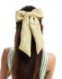 Фото #1 товара DesignB London broderie hair bow in sage green