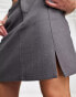 Фото #4 товара In The Style exclusive side split denim mini skirt in dark grey wash