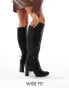 Фото #1 товара SEQWL Wide Fit – Kniehohe Stiefel in Schwarz mit Schnalle, weite Passform