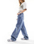 Фото #2 товара Tommy Jeans Daisy low waisted baggy jeans in mid wash