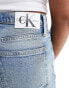 Calvin Klein Jeans cropped mom jeans in mid wash W26 - фото #4