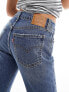 Фото #2 товара Levi's Middy straight mid-rise jeans in mid blue wash