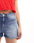 Фото #3 товара Tommy Jeans denim shorts in mid wash