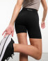 Ellesse Penzanna legging shorts in black