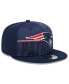 Бейсболка с напечатанным логотипом New England Patriots от New Era - Новая эра для мужчин 9FIFTY NFL 2023 Training Camp_NAVY. - фото #3