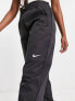 Nike – Swoosh – Cargohose aus Webstoff in Schwarz