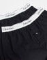 Фото #4 товара Calvin Klein 2 pack woven boxers with contrast waistband in black