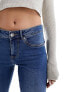 Фото #4 товара Vero Moda Alia mid rise skinny jeans with bum sculpt detail in medium blue