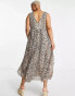 Фото #2 товара ASOS DESIGN Curve sleeveless V neck pleated trapeze maxi dress in animal print