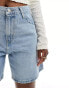 Фото #2 товара Levi's high waist baggy denim shorts in light blue