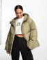 Monki – Steppjacke in Khaki mit Kapuze