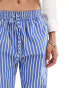 River Island petite stripe poplin pull on trousers in blue - medium Голубой, 36 - фото #4