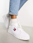 Фото #1 товара Tommy Jeans cool essential sneakers in white